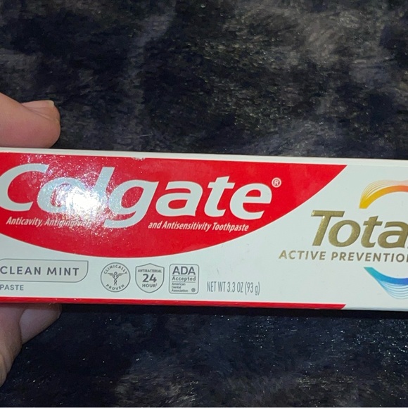 Colgate total toothpaste - Picture 5 of 11
